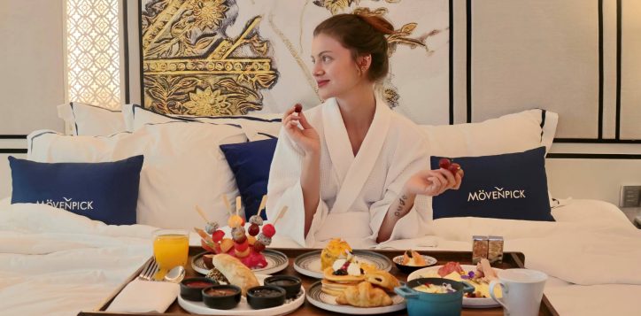 in-bed-breakfast-2