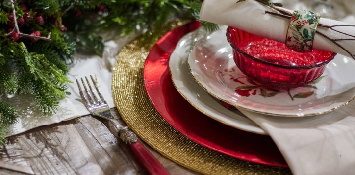 high-angle-shot-christmas-dinner-set-up-with-glasses-ornaments-table-2