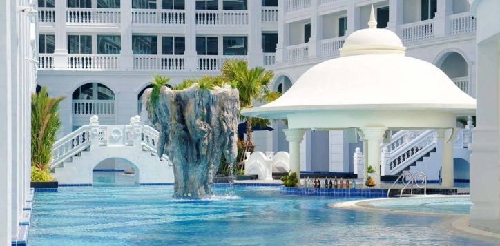 stand-outs-among-5-star-hotels-in-patong-02-2
