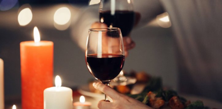 cropped-photo-lovers-having-romantic-dinner-home-2